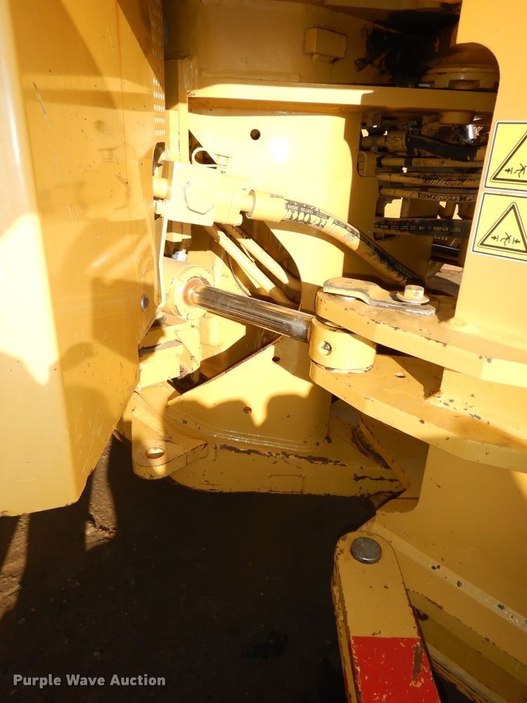 image for item DH2718 2008 Caterpillar 815F Series II soil compactor