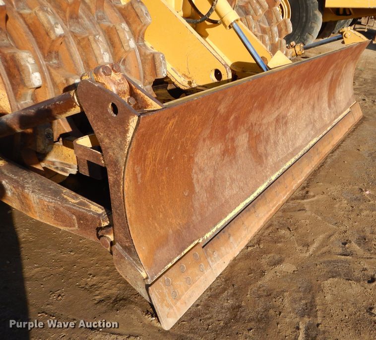 image for item DH2718 2008 Caterpillar 815F Series II soil compactor