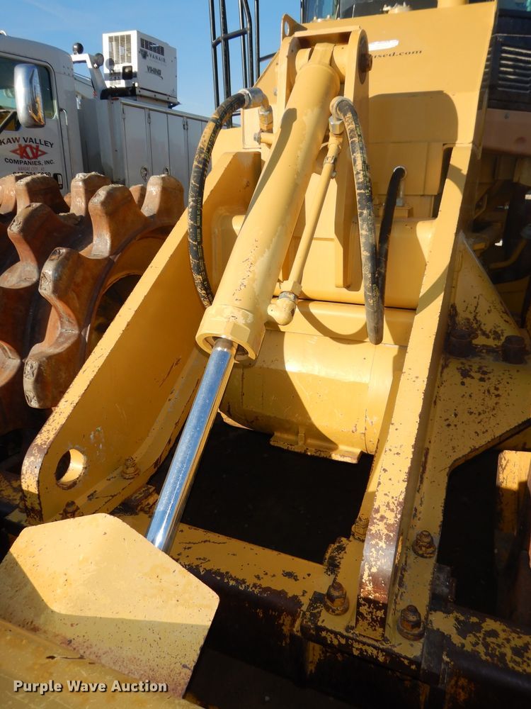 image for item DH2718 2008 Caterpillar 815F Series II soil compactor