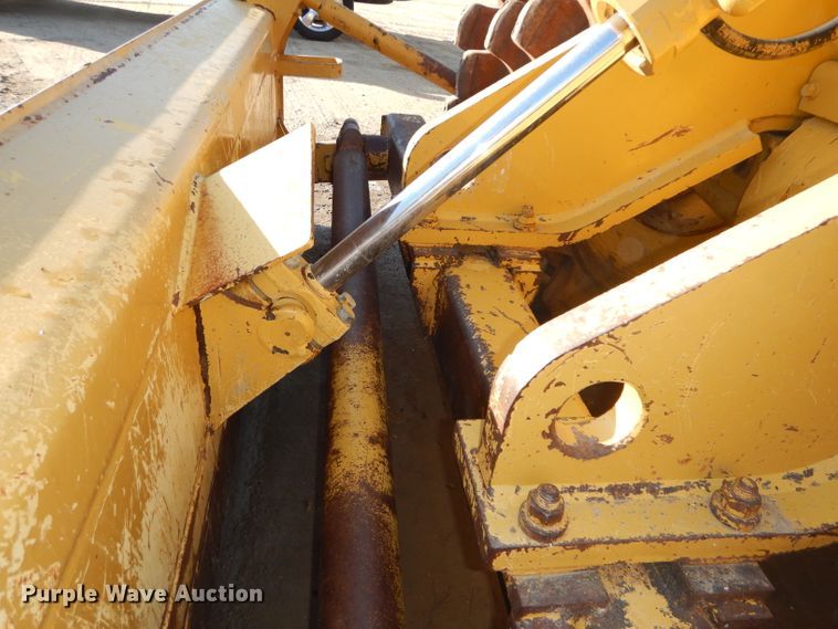 image for item DH2718 2008 Caterpillar 815F Series II soil compactor