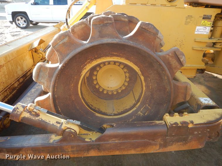 image for item DH2718 2008 Caterpillar 815F Series II soil compactor