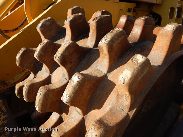 image for item DH2718 2008 Caterpillar 815F Series II soil compactor