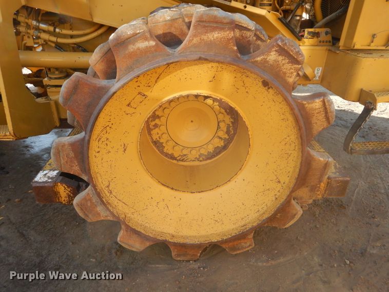 image for item DH2718 2008 Caterpillar 815F Series II soil compactor