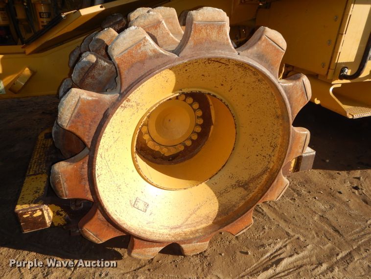 image for item DH2718 2008 Caterpillar 815F Series II soil compactor