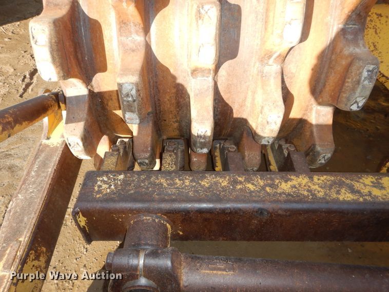 image for item DH2718 2008 Caterpillar 815F Series II soil compactor