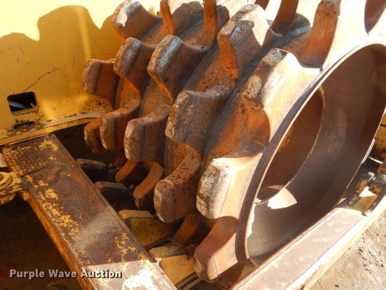 image for item DH2718 2008 Caterpillar 815F Series II soil compactor