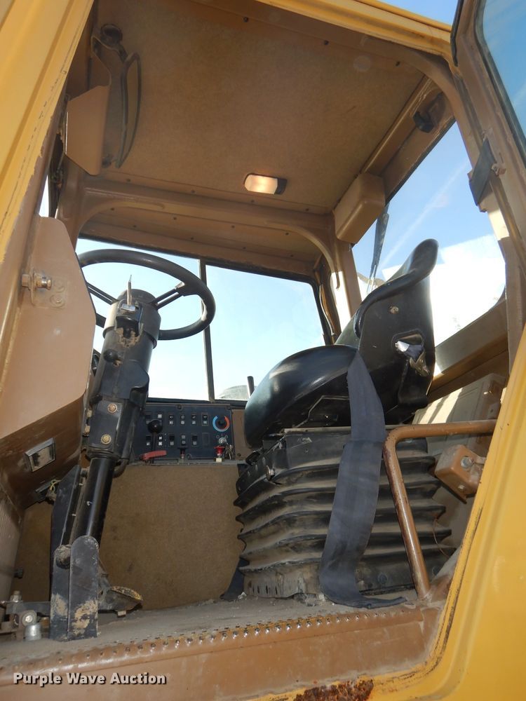 image for item DH2719 2000 Caterpillar 615C Series II elevating scraper