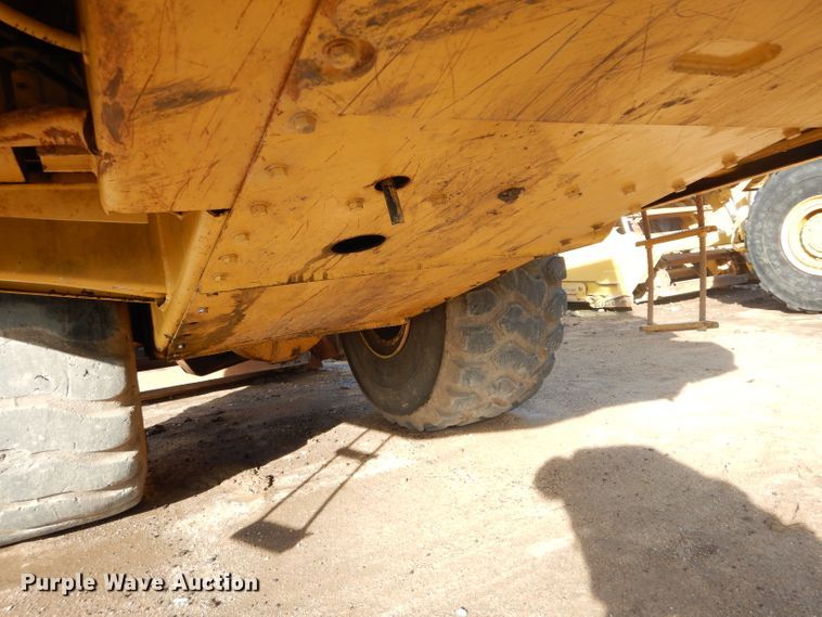 image for item DH2719 2000 Caterpillar 615C Series II elevating scraper