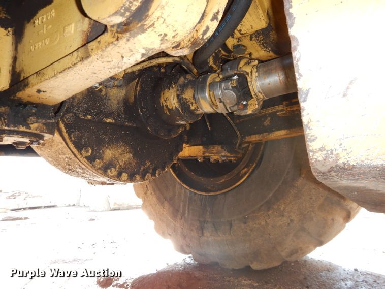 image for item DH2719 2000 Caterpillar 615C Series II elevating scraper