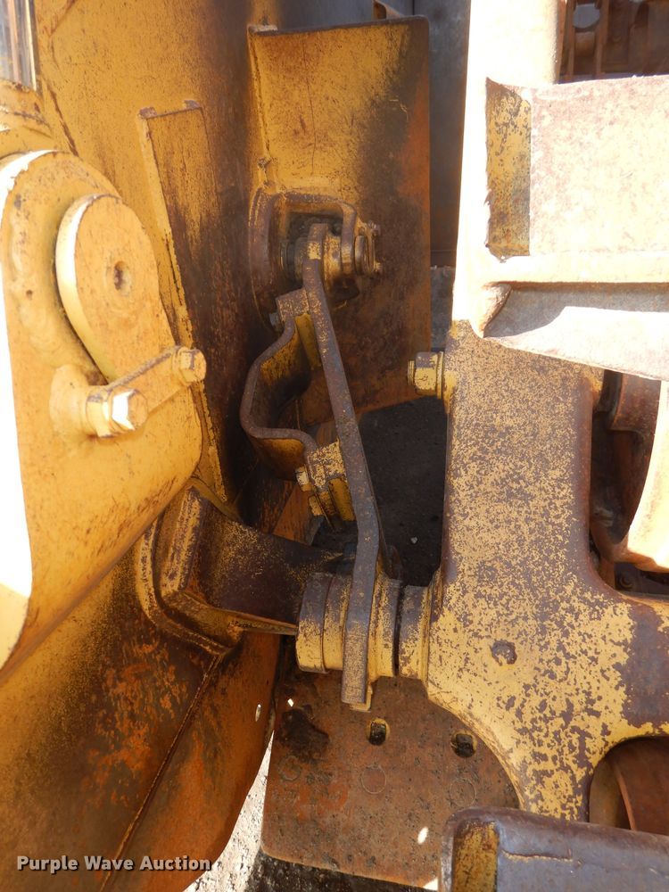 image for item DH2719 2000 Caterpillar 615C Series II elevating scraper