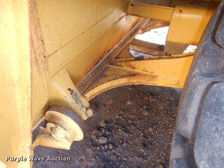 image for item DH2719 2000 Caterpillar 615C Series II elevating scraper