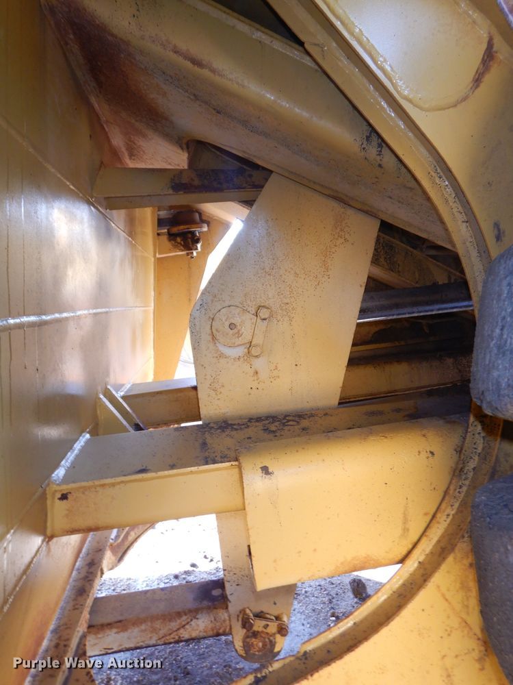 image for item DH2719 2000 Caterpillar 615C Series II elevating scraper