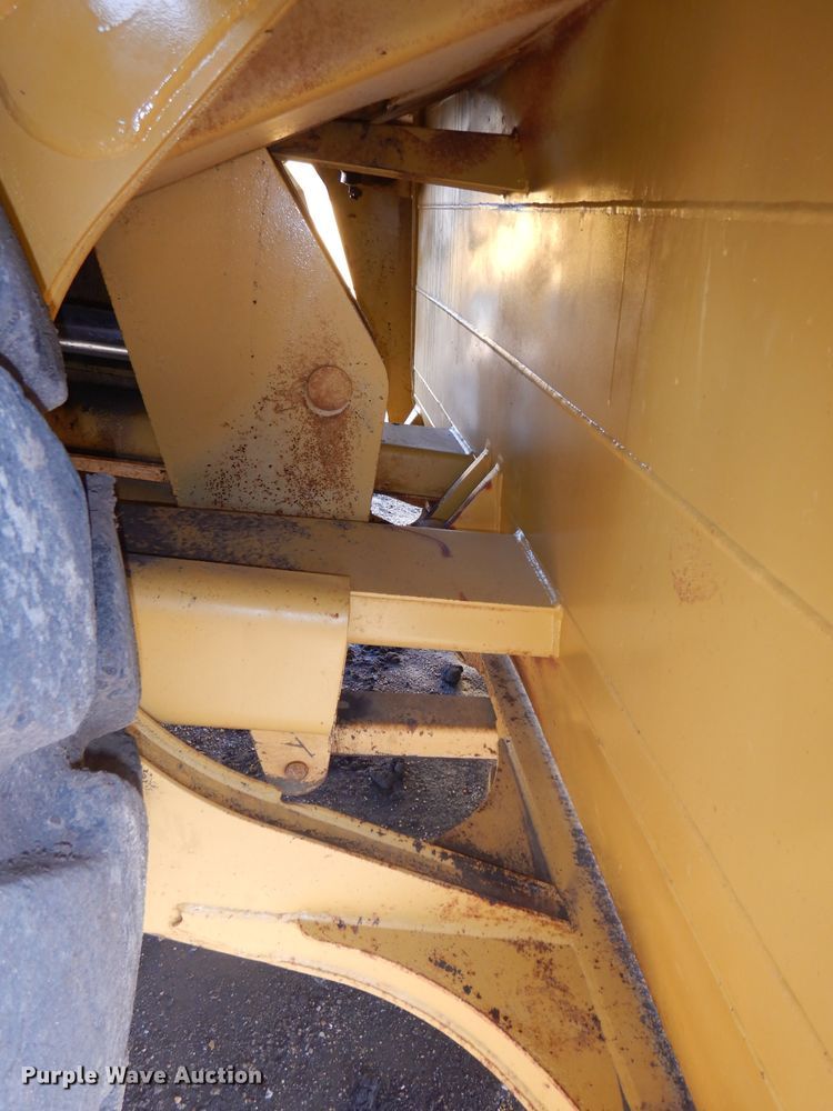 image for item DH2719 2000 Caterpillar 615C Series II elevating scraper