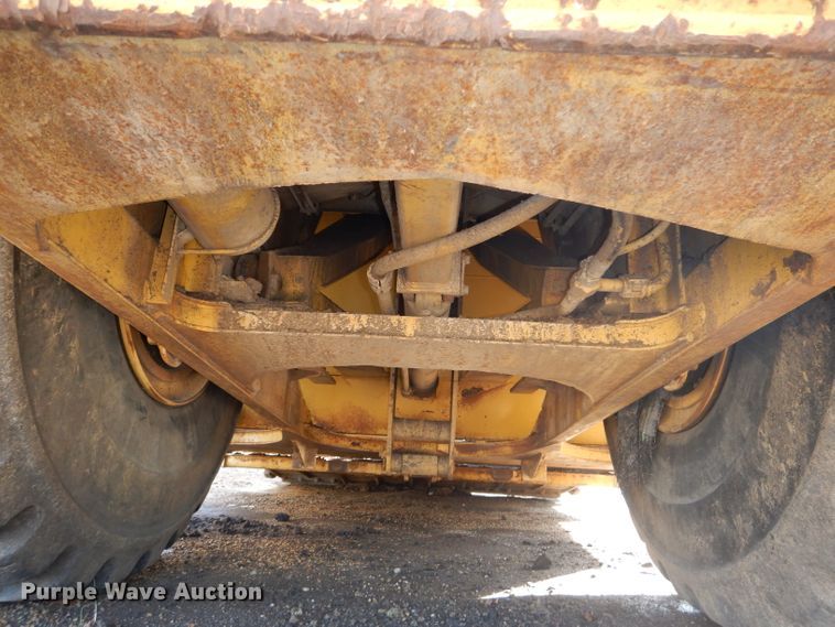 image for item DH2719 2000 Caterpillar 615C Series II elevating scraper