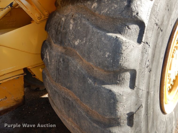 image for item DH2719 2000 Caterpillar 615C Series II elevating scraper