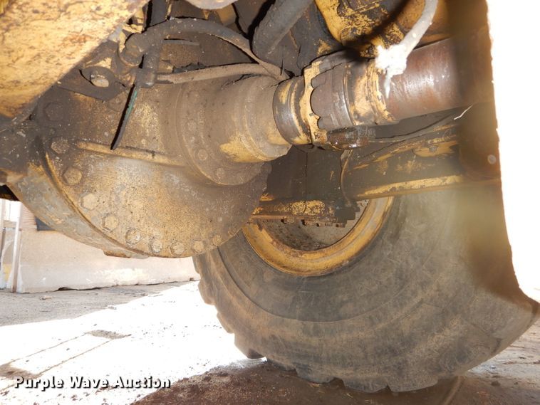 image for item DH2720 2003 Caterpillar 615C Series II elevating scraper