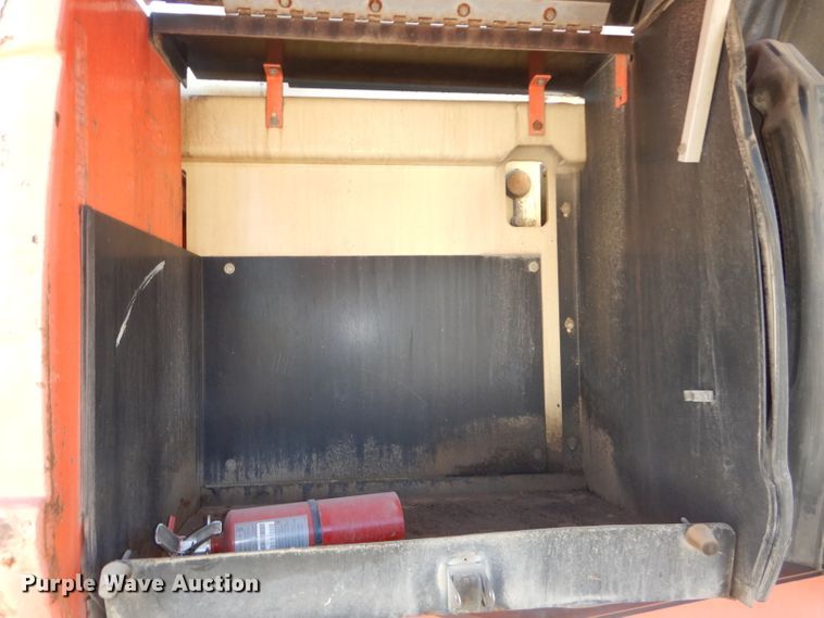 image for item DH2722 2002 JLG 860SJ boom lift