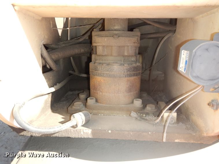 image for item DH2722 2002 JLG 860SJ boom lift