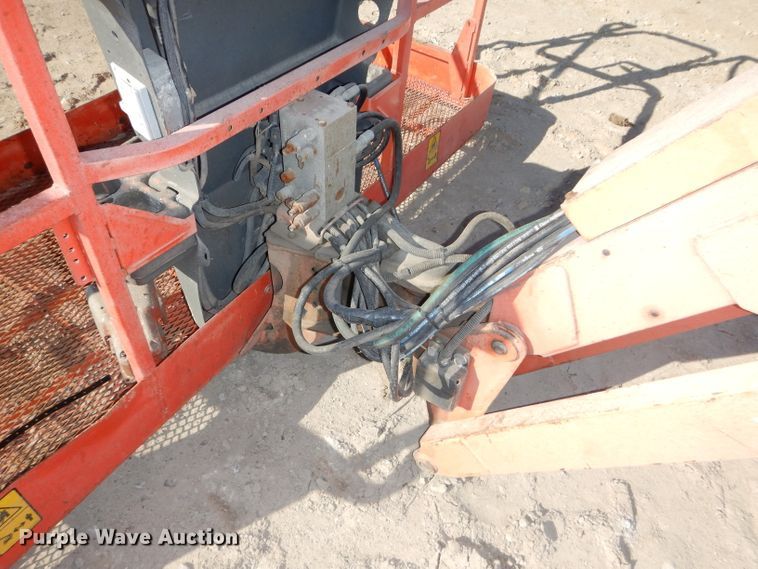 image for item DH2722 2002 JLG 860SJ boom lift