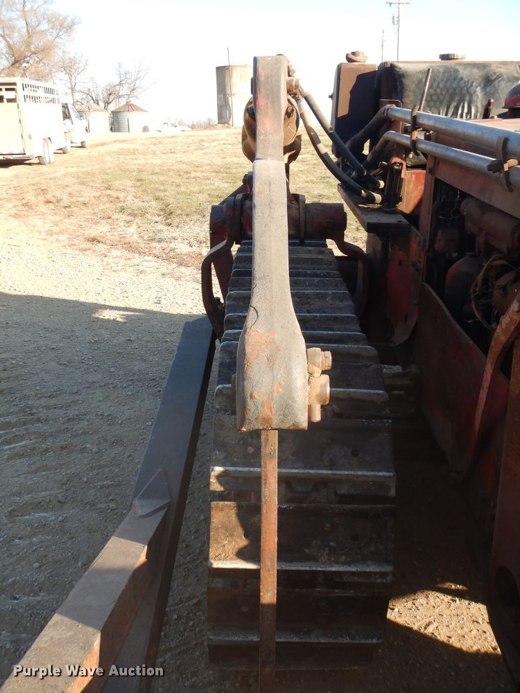 image for item DH2730 1954 International TD-9 dozer