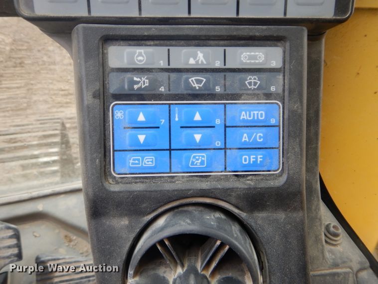 image for item DH2743 2014 Komatsu PC490LC-10 excavator