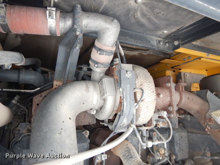 image for item DH2744 2014 Komatsu PC490LC-10 excavator