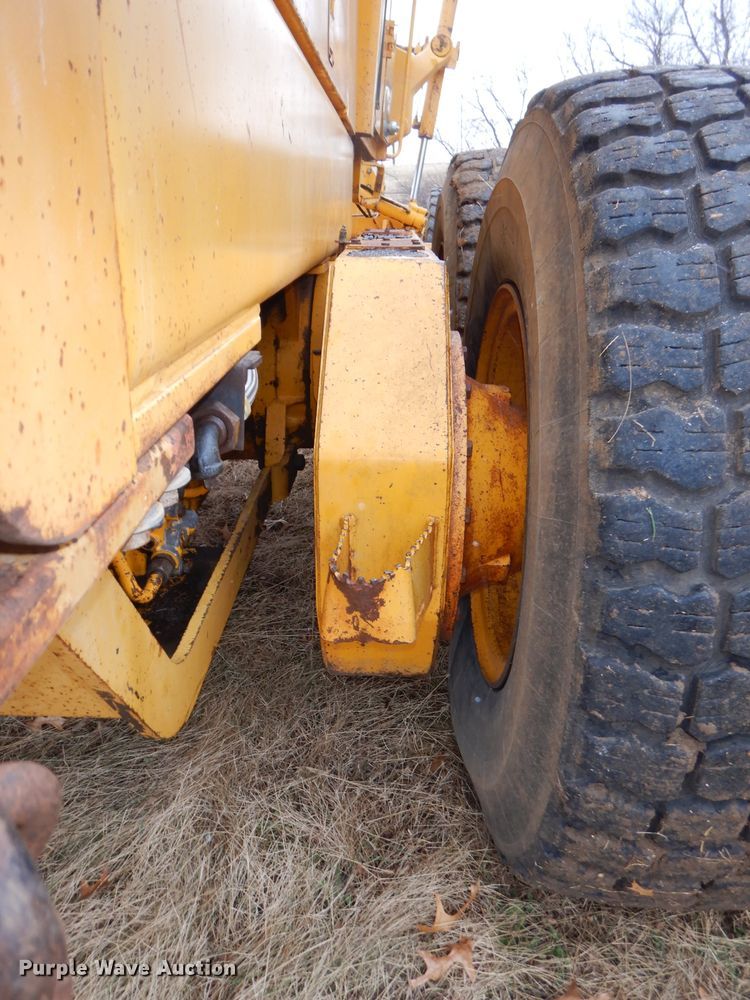 image for item DH2746 1989 John Deere 770BH motor grader