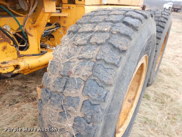 image for item DH2746 1989 John Deere 770BH motor grader