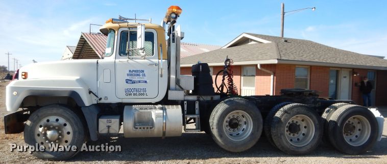 image for item DH4258 1998 Mack RD688S semi truck