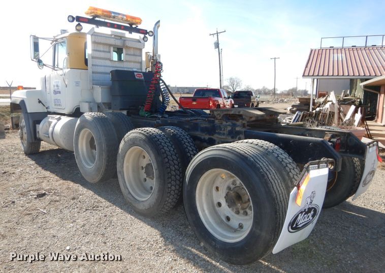 image for item DH4258 1998 Mack RD688S semi truck