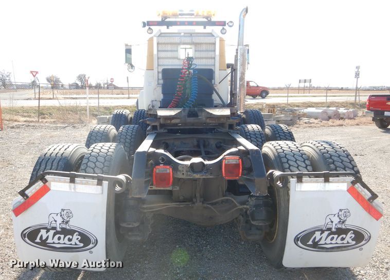 image for item DH4258 1998 Mack RD688S semi truck