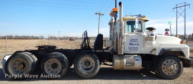 image for item DH4258 1998 Mack RD688S semi truck