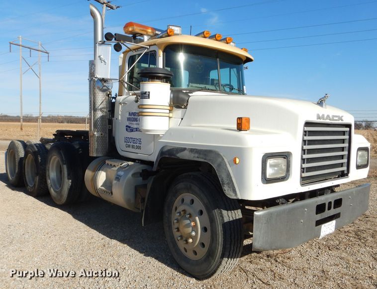 image for item DH4258 1998 Mack RD688S semi truck