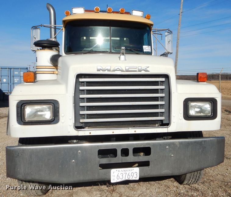 image for item DH4258 1998 Mack RD688S semi truck