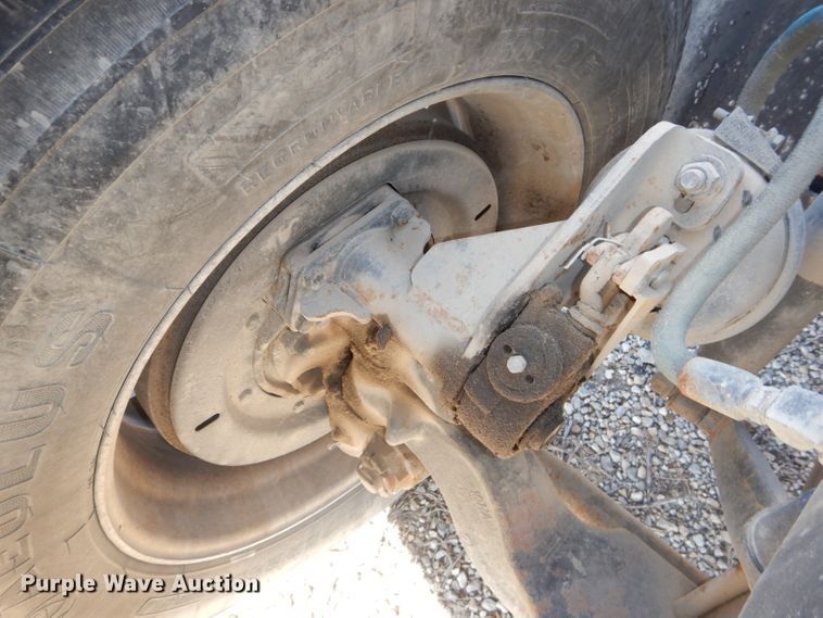 image for item DH4258 1998 Mack RD688S semi truck