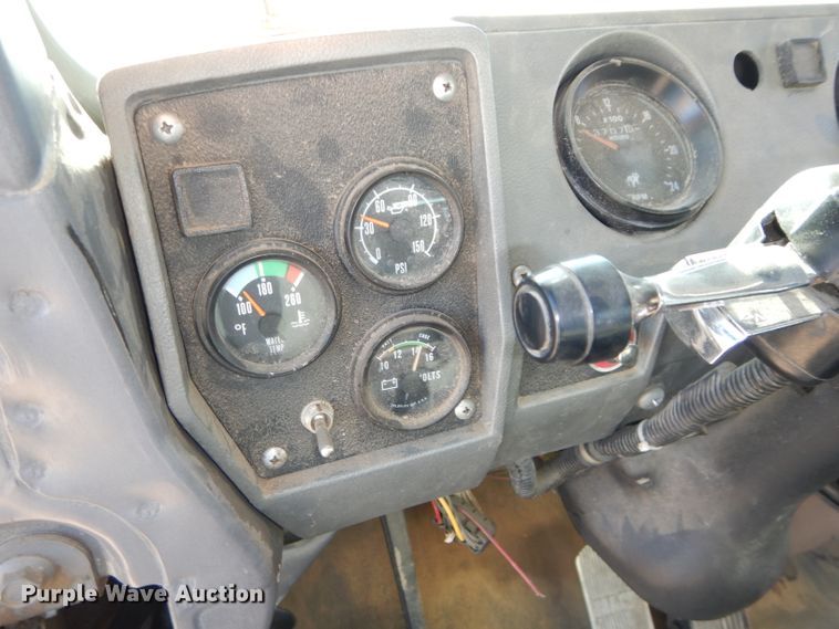 image for item DH4258 1998 Mack RD688S semi truck