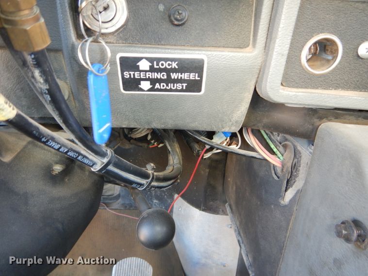 image for item DH4258 1998 Mack RD688S semi truck