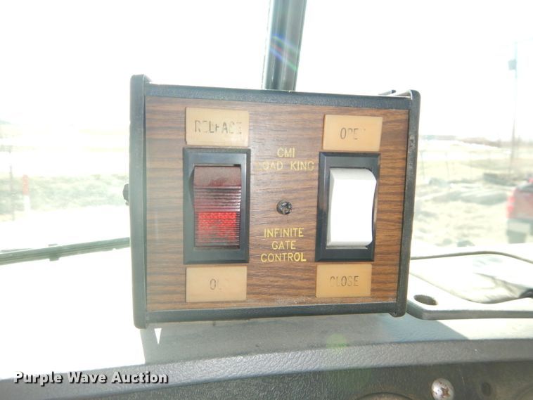 image for item DH4258 1998 Mack RD688S semi truck