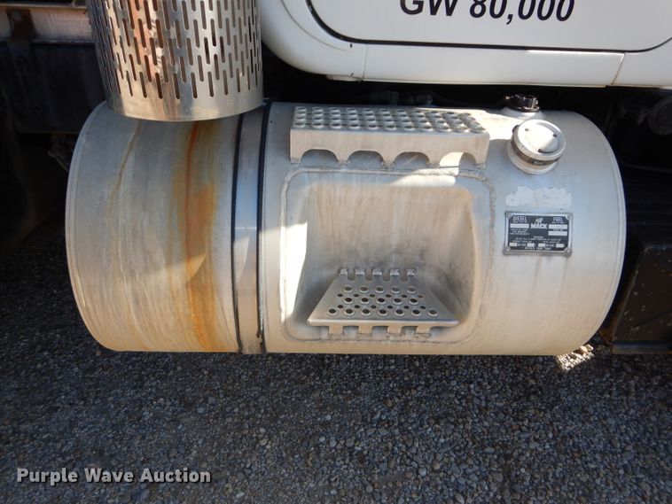 image for item DH4258 1998 Mack RD688S semi truck