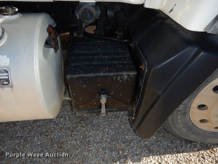 image for item DH4258 1998 Mack RD688S semi truck