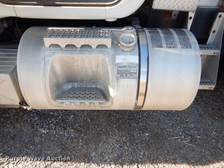 image for item DH4258 1998 Mack RD688S semi truck