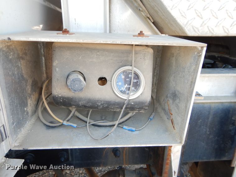 image for item DH4258 1998 Mack RD688S semi truck