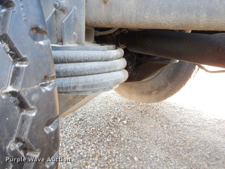 image for item DH4258 1998 Mack RD688S semi truck