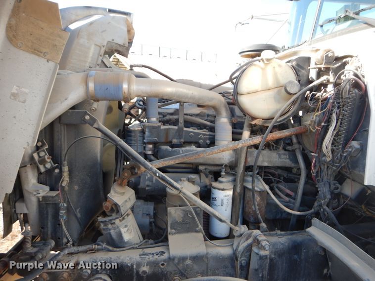 image for item DH4258 1998 Mack RD688S semi truck