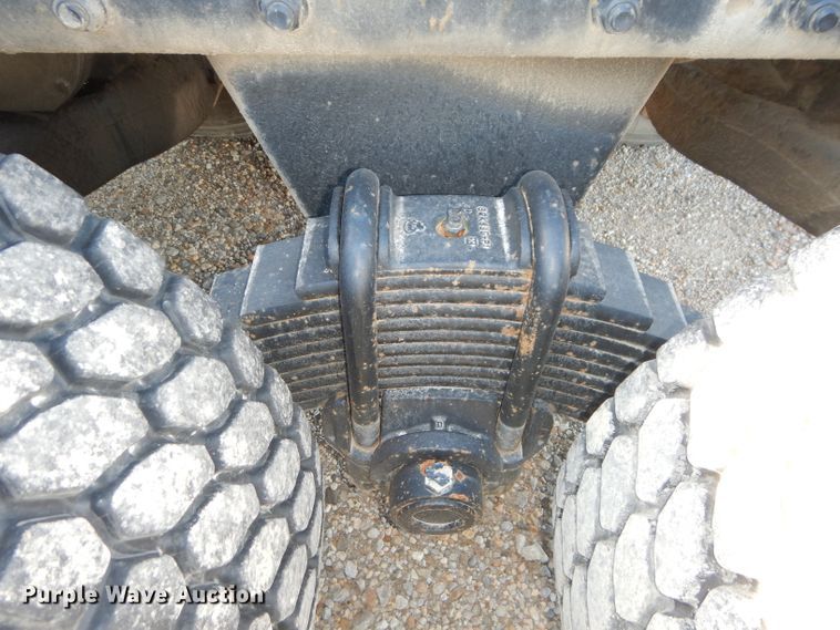 image for item DH4258 1998 Mack RD688S semi truck