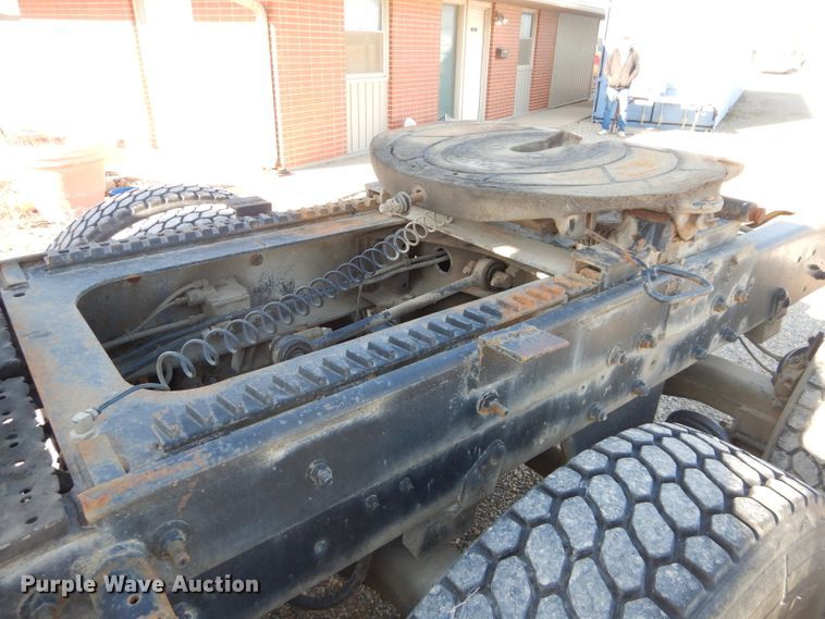 image for item DH4258 1998 Mack RD688S semi truck