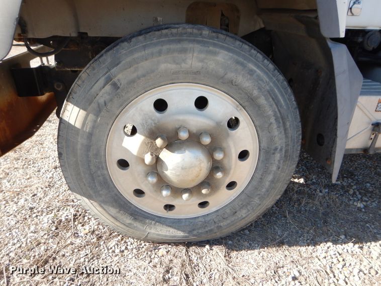 image for item DH4258 1998 Mack RD688S semi truck