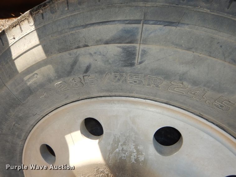 image for item DH4258 1998 Mack RD688S semi truck