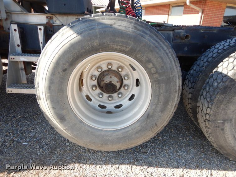 image for item DH4258 1998 Mack RD688S semi truck