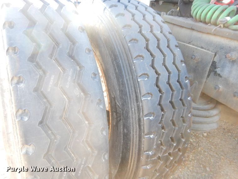 image for item DH4258 1998 Mack RD688S semi truck